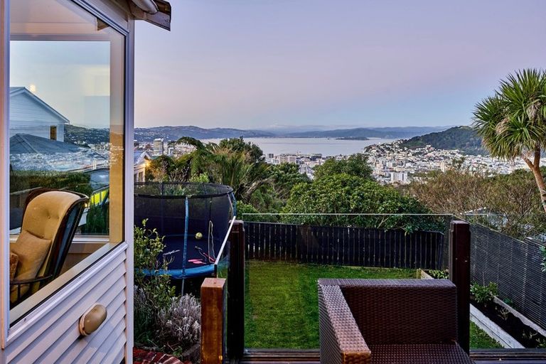 Photo of property in 47 Tanera Crescent, Brooklyn, Wellington, 6021