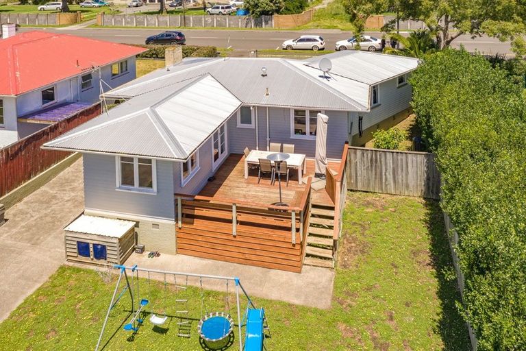 Photo of property in 70 Purnell Street, College Estate, Whanganui, 4500