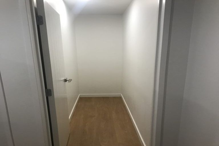 Photo of property in 24 Para Close, Fairview Heights, Auckland, 0632