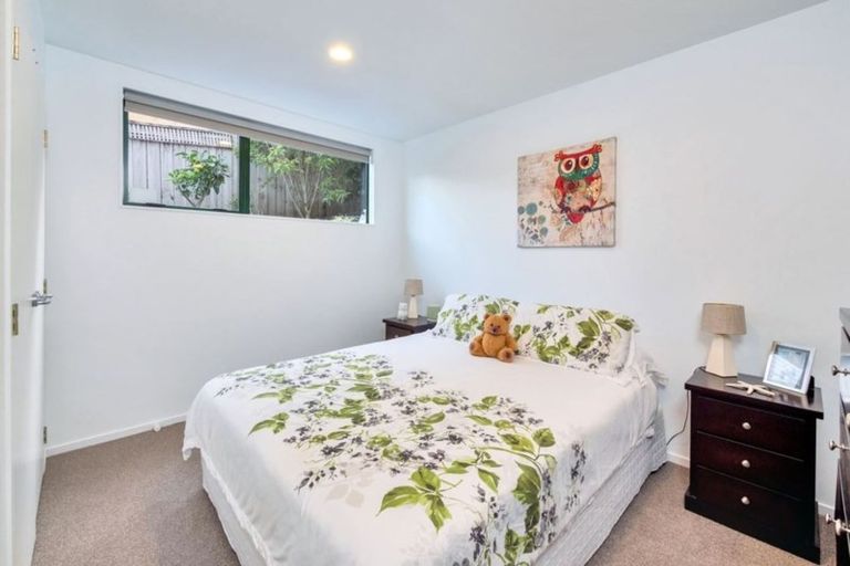 Photo of property in 2/8 Carrigans Close, Pinehill, Auckland, 0632