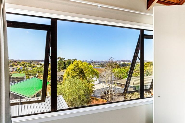 Photo of property in 5 Lorena Place, West Harbour, Auckland, 0618