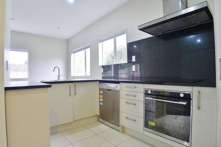 Photo of property in 9/45a Swanson Road, Henderson, Auckland, 0610
