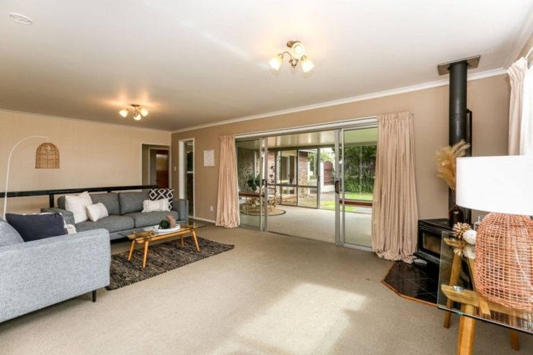 Photo of property in 17 Linda Street, Oakura, 4314