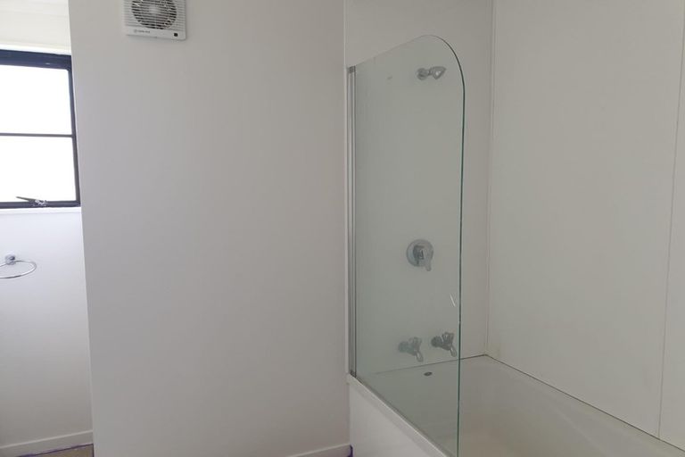 Photo of property in 2/96 Cambridge Terrace, Waterloo, Lower Hutt, 5011