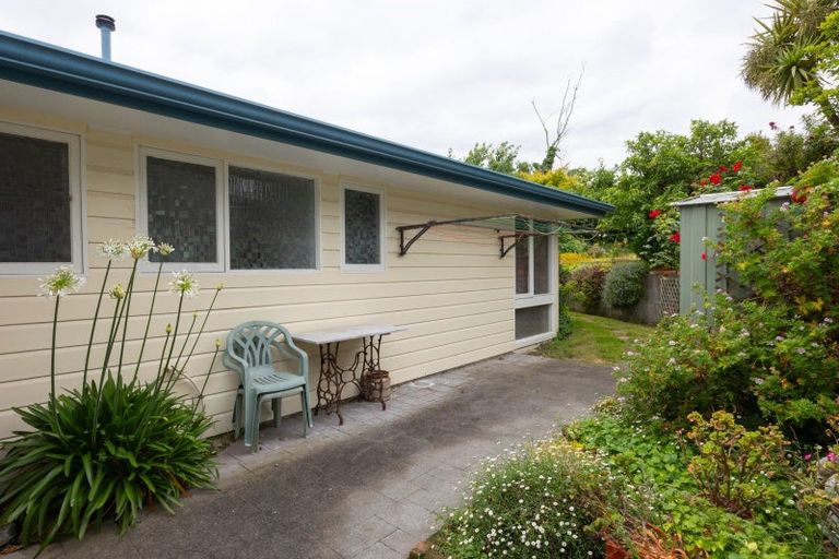 Photo of property in 17 Chilton Grove, Hokowhitu, Palmerston North, 4410