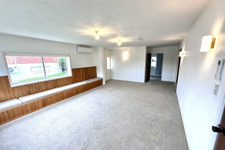 Photo of property in 9 Prestige Place, Castor Bay, Auckland, 0620