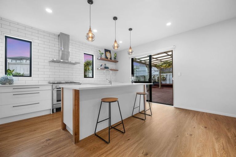 Photo of property in 2 Gemscott Crescent, Huapai, Kumeu, 0810