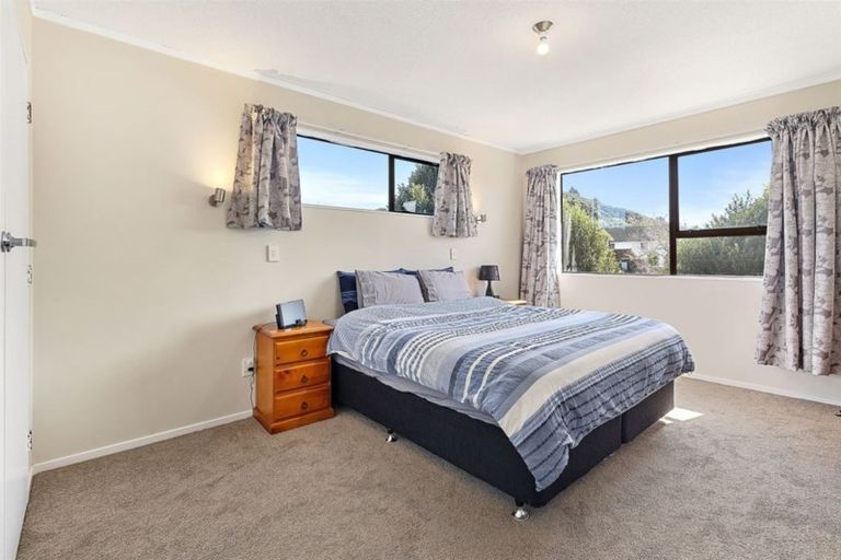 Photo of property in 19 Observatory Close, Whitby, Porirua, 5024