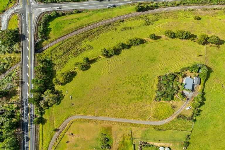 Photo of property in 1274 State Highway 1, Oakleigh, Whangarei, 0171