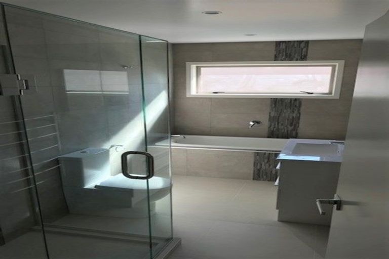 Photo of property in 35 Riverglade Parkway, Te Atatu South, Auckland, 0610