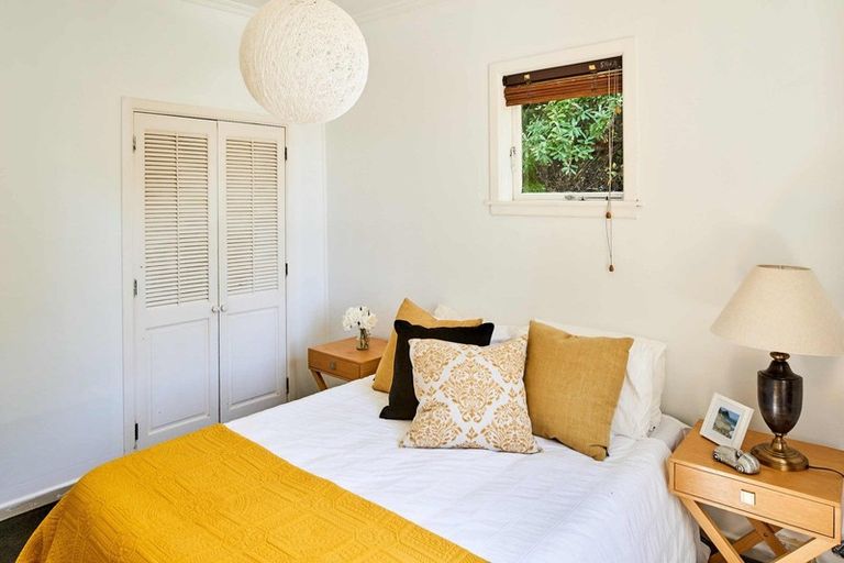 Photo of property in 12 Grays Road, Plimmerton, Porirua, 5026