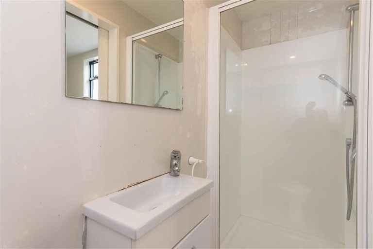 Photo of property in Krisley Court, 15/6 Ambrico Place, New Lynn, Auckland, 0600