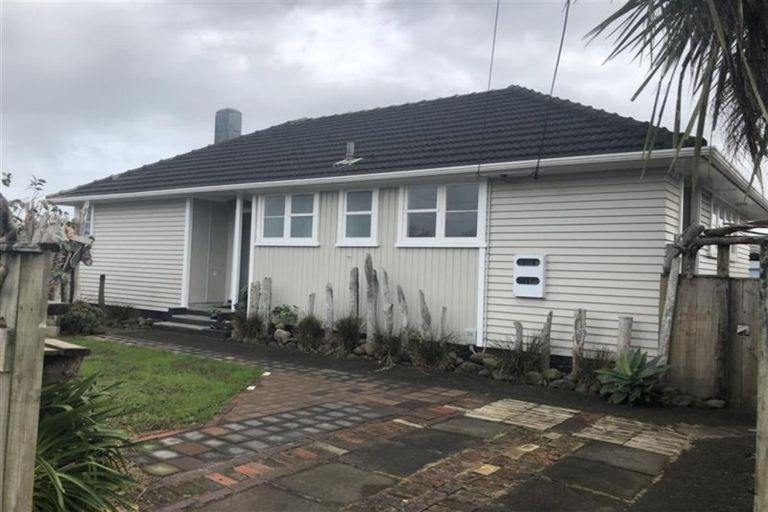 Photo of property in 9 Karaka Street, Merrilands, New Plymouth, 4312