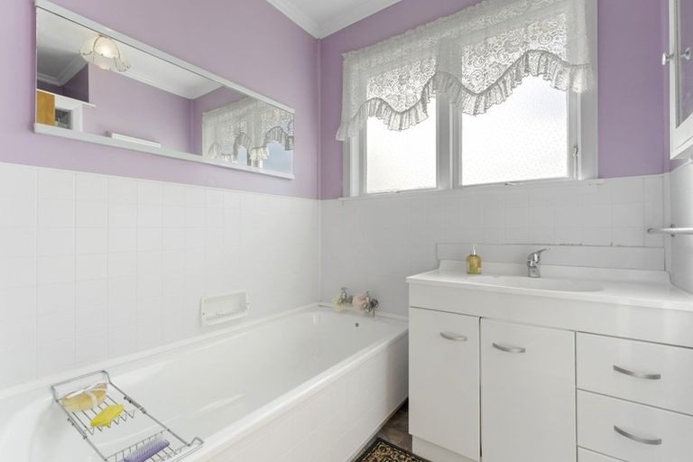 Photo of property in 6 Cohen Place, Milson, Palmerston North, 4414