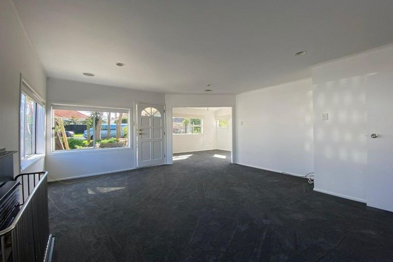 Photo of property in 25 Roberts Avenue, Bayswater, Auckland, 0622