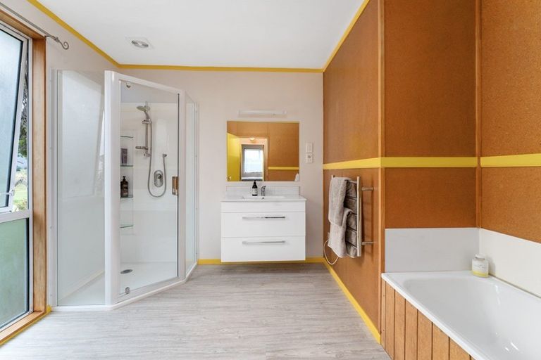 Photo of property in 4 Atua Street, Waikanae Beach, Waikanae, 5036