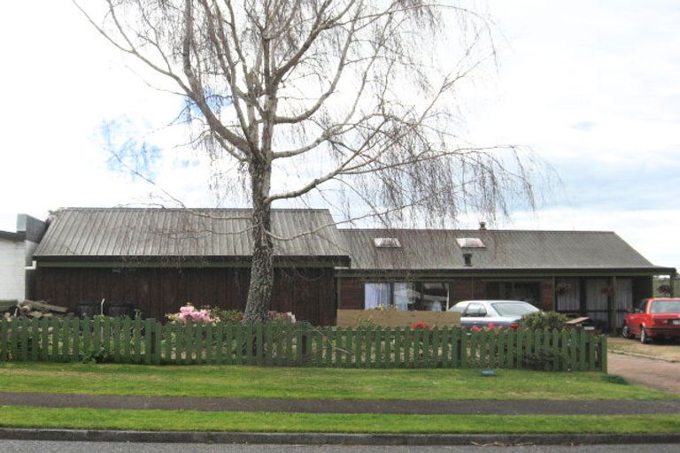 Photo of property in 33 Endeavour Avenue, Welcome Bay, Tauranga, 3112