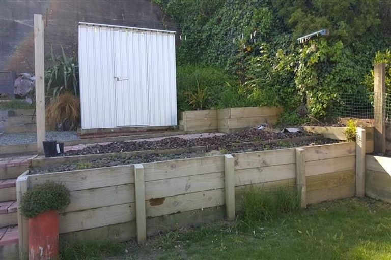 Photo of property in 17 Patanga Crescent, Thorndon, Wellington, 6011