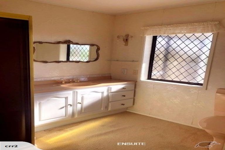 Photo of property in 10 Wilmington Place, Forrest Hill, Auckland, 0620