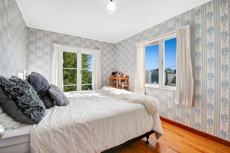 Photo of property in 19 View Road, Glenfield, Auckland, 0627