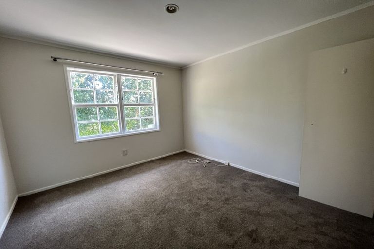Photo of property in 28 Tamahere Drive, Glenfield, Auckland, 0629