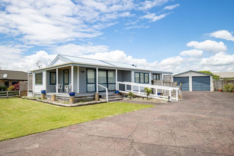 Photo of property in 12 Walton Place, Ngatea, 3503