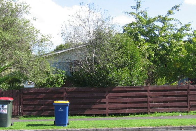 Photo of property in 35b Beach Road, Te Atatu Peninsula, Auckland, 0610