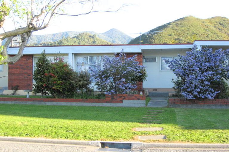 Photo of property in 2/24 Scotland Street, Picton, 7220