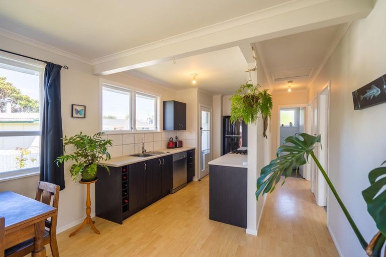 Photo of property in 18 Walton Road, Paraparaumu Beach, Paraparaumu, 5032