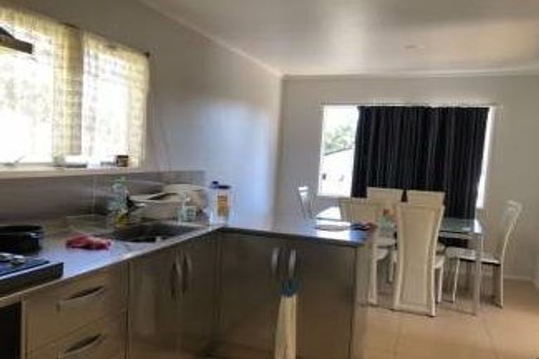 Photo of property in 33 Redwood Drive, Massey, Auckland, 0614