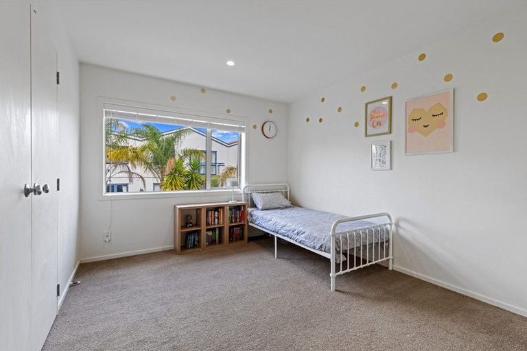 Photo of property in 3/78 Fernhill Way, Oteha, Auckland, 0632