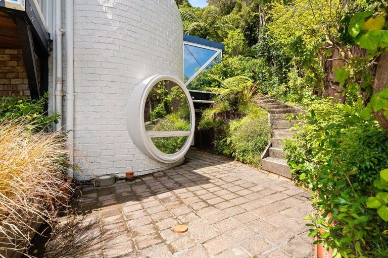 Photo of property in 52 Amapur Drive, Khandallah, Wellington, 6035