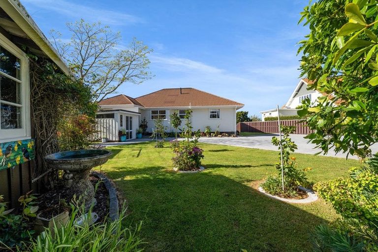 Photo of property in 16 Glen Almond Street, New Plymouth, 4310