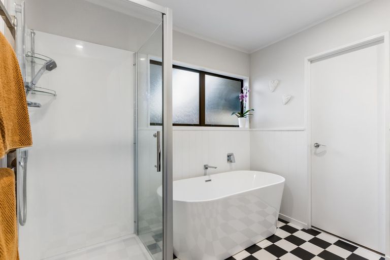 Photo of property in 30 Sandgate Avenue, Botany Downs, Auckland, 2010