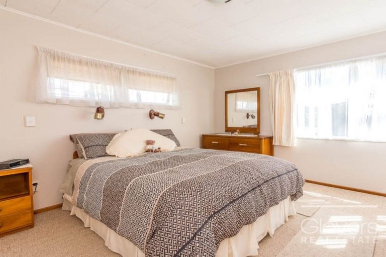 Photo of property in 7 Cajero Place, Green Bay, Auckland, 0604