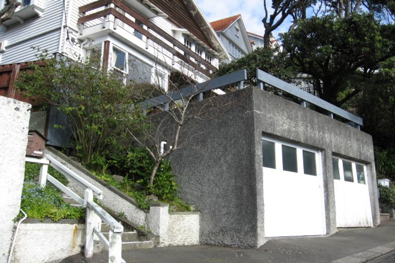 Photo of property in 2/5 Grove Road, Kelburn, Wellington, 6012