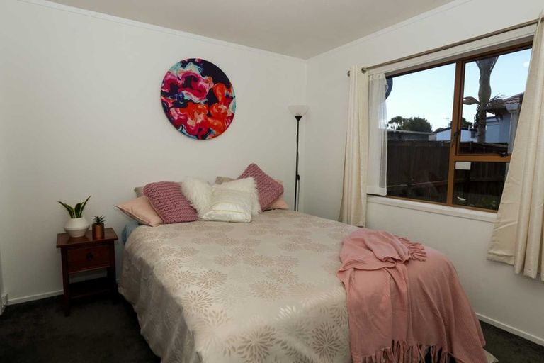 Photo of property in 1/8 Koromiko Street, New Lynn, Auckland, 0600