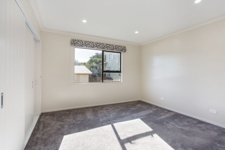 Photo of property in 7 Flaunty Place, West Harbour, Auckland, 0618