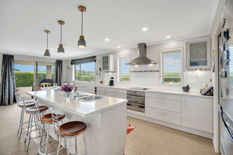 Photo of property in 12 Omana Avenue, Shelly Beach, Helensville, 0874