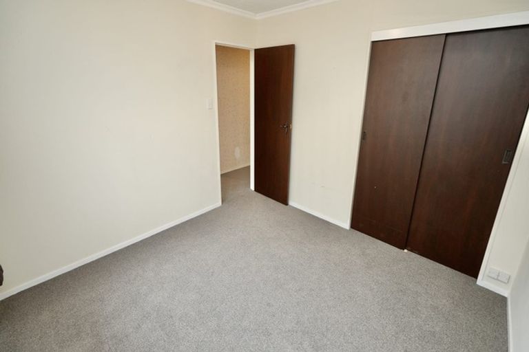 Photo of property in 43a Wikiriwhi Crescent, Awapuni, Palmerston North, 4412