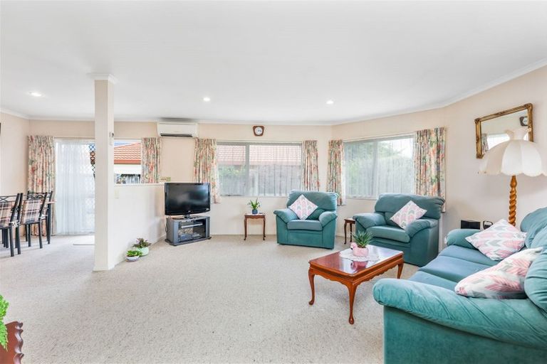 Photo of property in 2 Chatswood Place, Rototuna, Hamilton, 3210