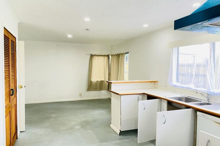 Photo of property in 17 Solveig Place, Randwick Park, Auckland, 2105