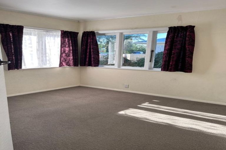 Photo of property in 68 Sutton Crescent, Papakura, 2110