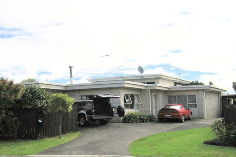 Photo of property in 2/9 Levaut Place, Half Moon Bay, Auckland, 2012
