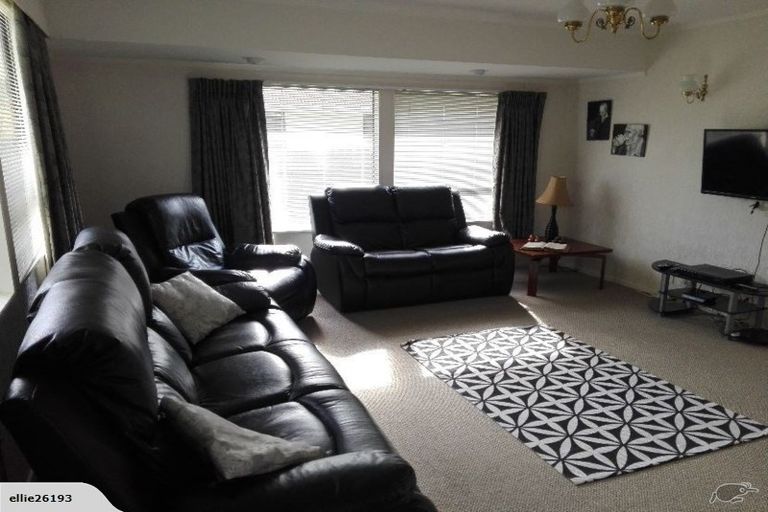 Photo of property in 6 Denver Grove, Totara Park, Upper Hutt, 5018