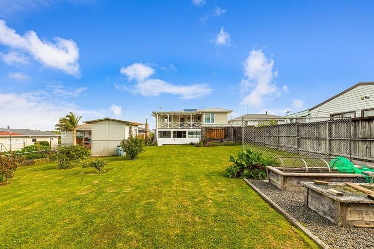 Photo of property in 46 Woodford Avenue, Henderson, Auckland, 0610