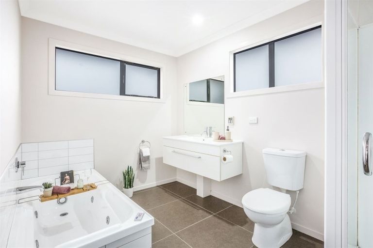 Photo of property in 12 Aotea Drive, Aotea, Porirua, 5024