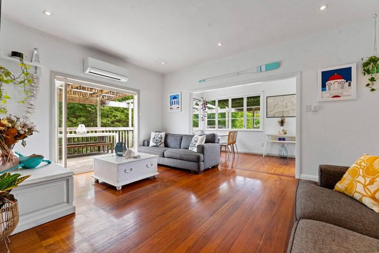 Photo of property in 2 Slater Road, South Head, Helensville, 0874