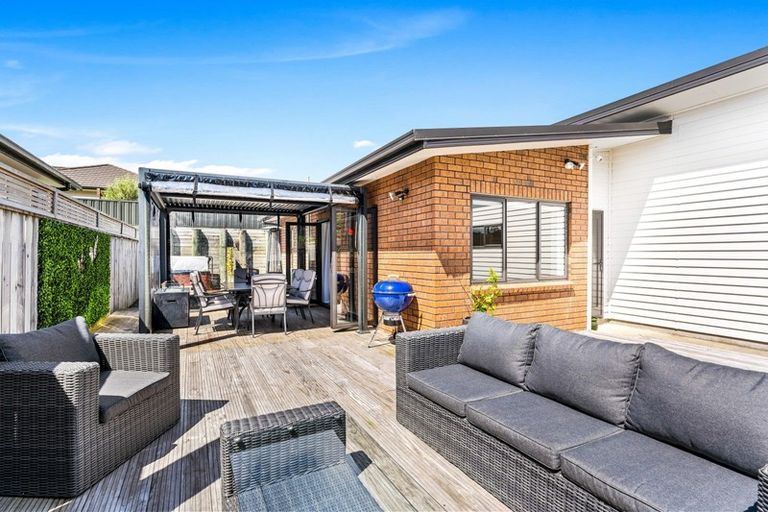 Photo of property in 19 Sunstone Crescent, Brown Owl, Upper Hutt, 5018