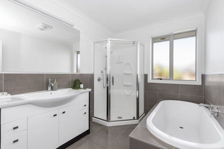 Photo of property in 42 Somerton Drive, Huntington, Hamilton, 3210